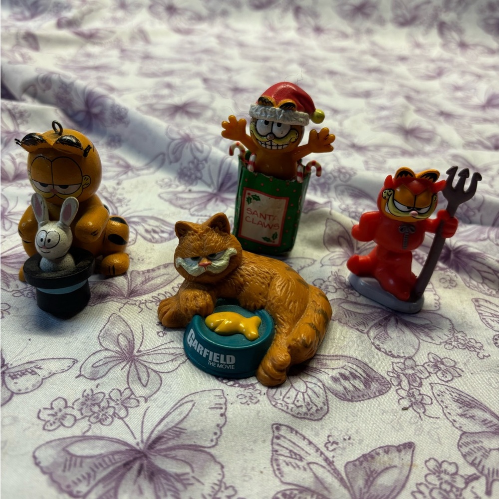 Vintage Garfield Collectible Figurine Set